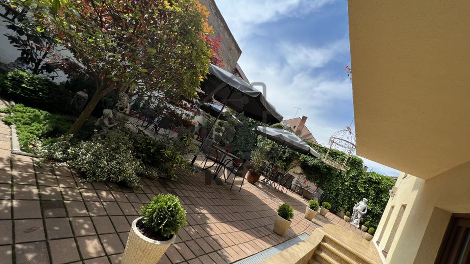 Vila de vanzare in zona Centrala/Orasul de jos - Poză 59