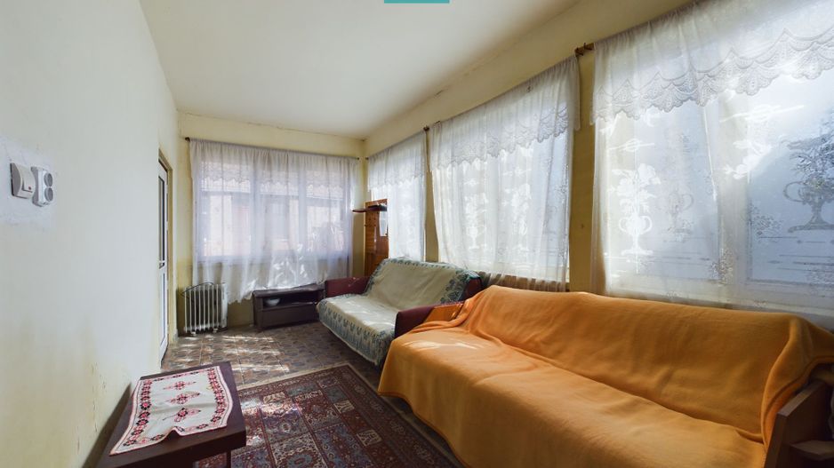 Casă cu teren generos de 2,880mp în Secusigiu - Poză 12