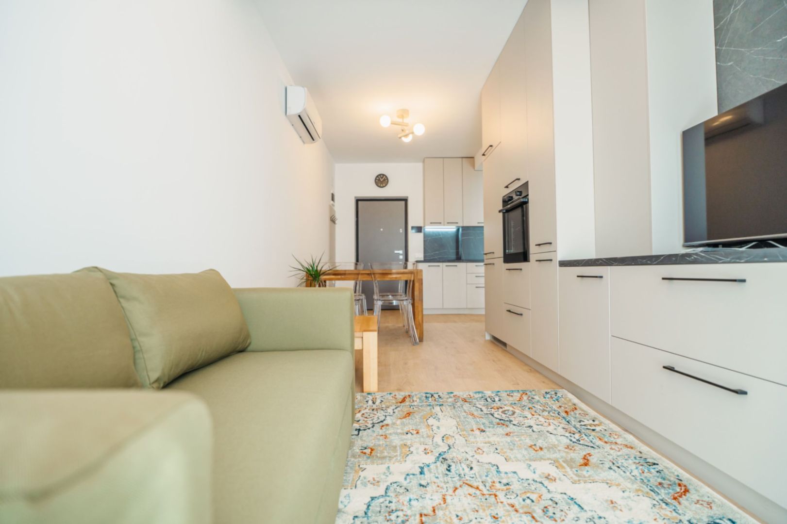 Apartament Ultracentral | 2 Camere | Prima Închiriere | Parcare - Poză 1