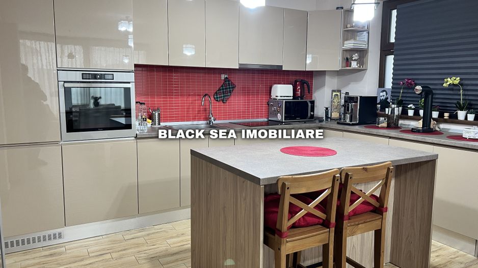 Vila de 7 Camere D+P+1+POD - Curte si garaj, EFORIE NORD Ocazie unica - Poză 6