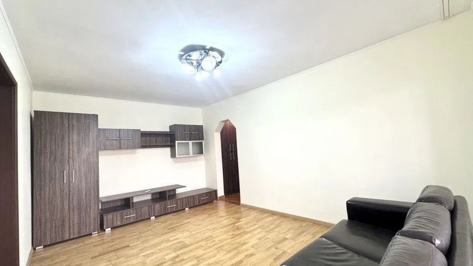 Vanzare Apartament 3 camere  74 mp, bloc reabilitat, et 4/10 Șoseaua Alexandriei - Poză 4