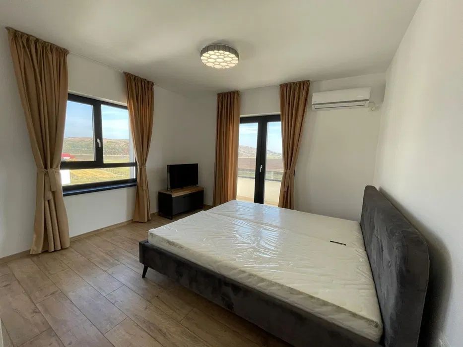 Penthouse de închiriat – 120 mp utili + terasă de 60 mp la 650 euro - Poză 6