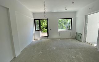Refugiu Urban cu Eleganță Clasică – Vilă Renovată în Inima Primăverii - Poză 6