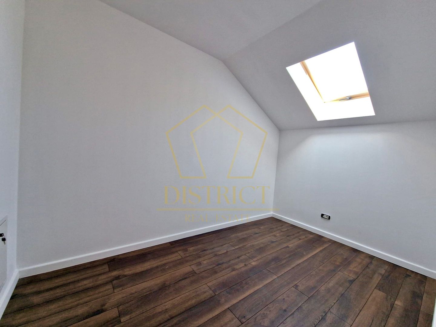 Duplex superb cu 4 camere si dressing | Mosnita Veche | Lidl - Poză 8