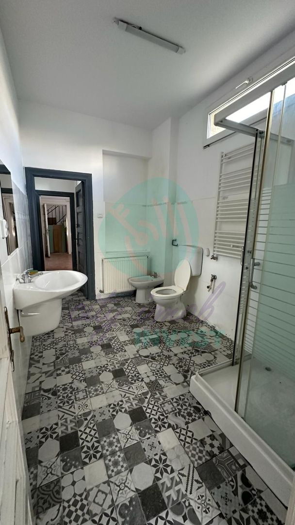 3 camere la vila in zona Calea Calarasilor - Poză 9