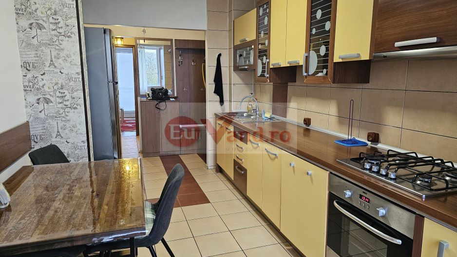 Apartament cu 3 camere, mobilat si utilat - Piata Centrala - Poză 4
