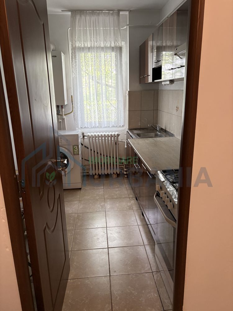 Apartament 3 camere, semidecomandat, etaj 3, Podu Ros, Iasi - Poză 2
