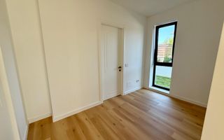 Apartament de lux, 5 minute de Botoșani, 109 mp utili+terasă si curte - Poză 10