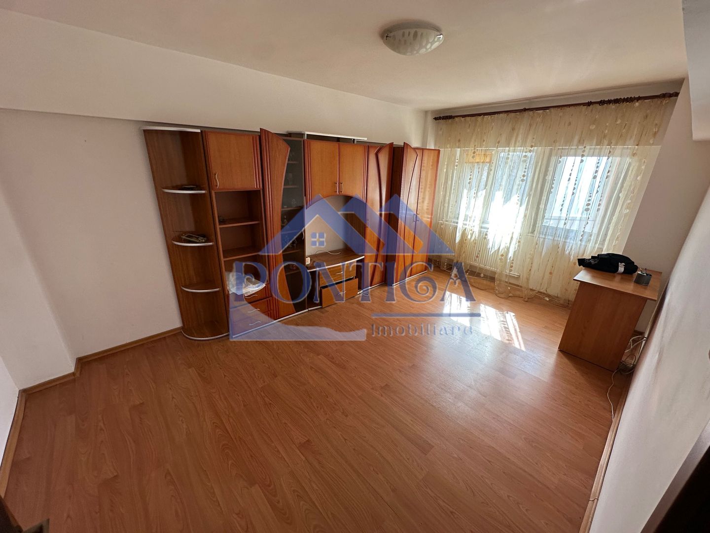 Apartament 2 camere decomandat | Tomis 2 – Vedere către Parcul Tomis - Poză 1