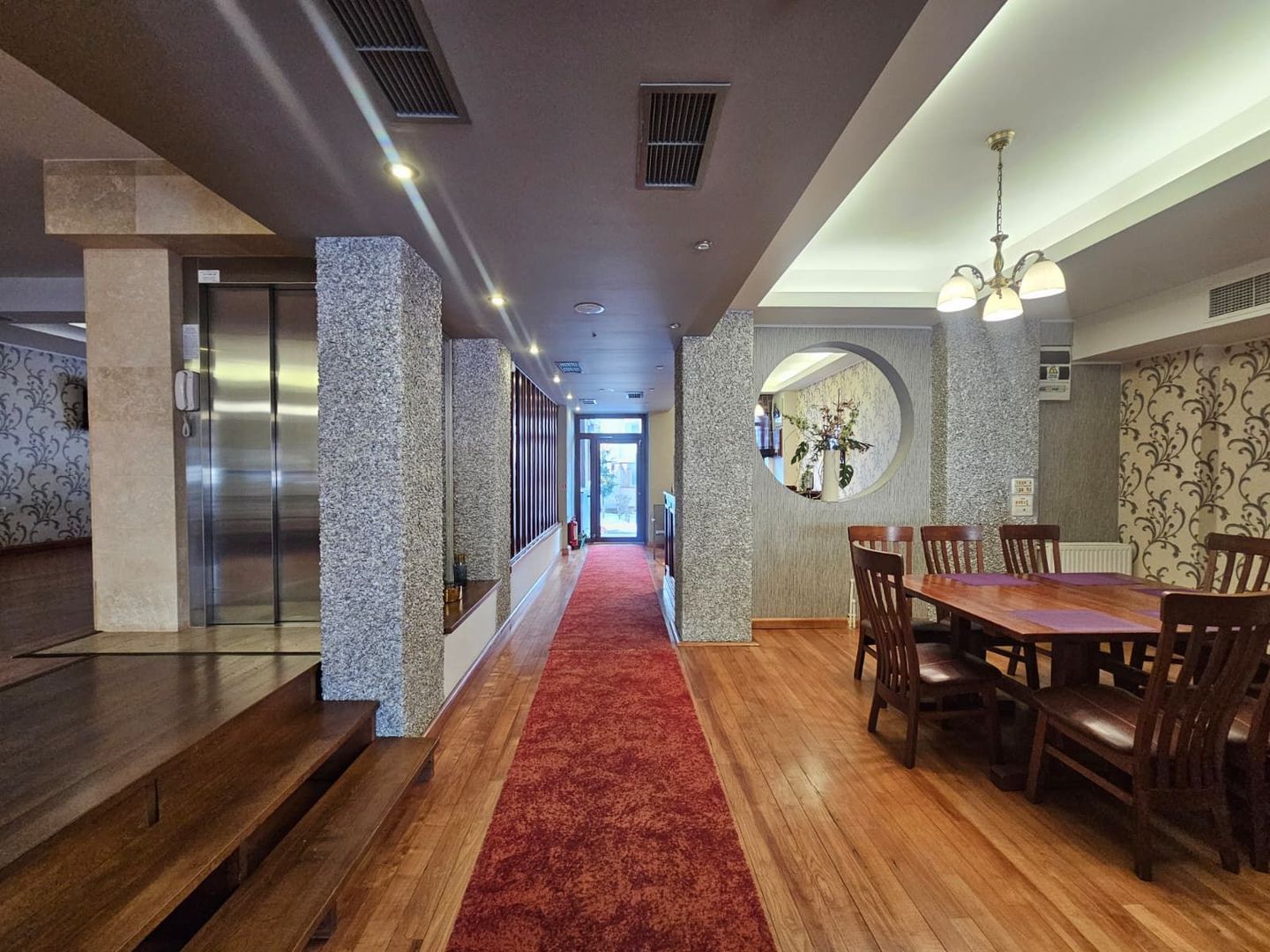 Pensiune cu lift și restaurant – zonă premium Delfinariu/Constanța - Poză 9