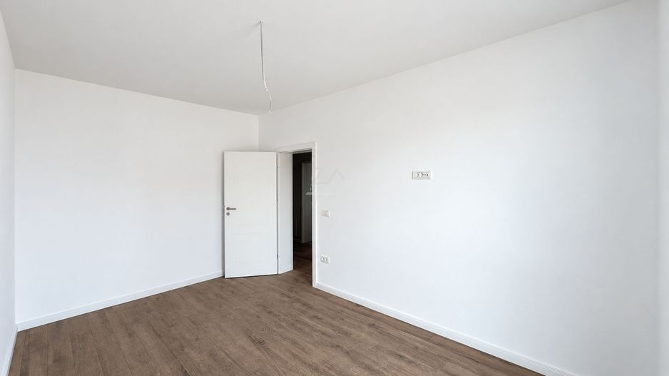 Apartament nou cu bucatarie inchisa. Clima. Langa magazin si transport in comun. - Poză 8