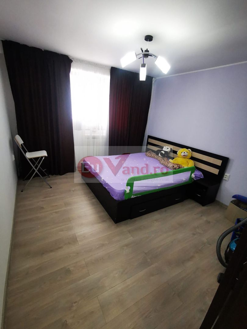 De vanzare apartament 3 camere, micro 39, 76.000 euro negociabil - Poză 1