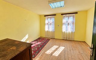 Casă de vânzare în Slatina-Nera. Un refugiu aproape de natură. - Poză 4