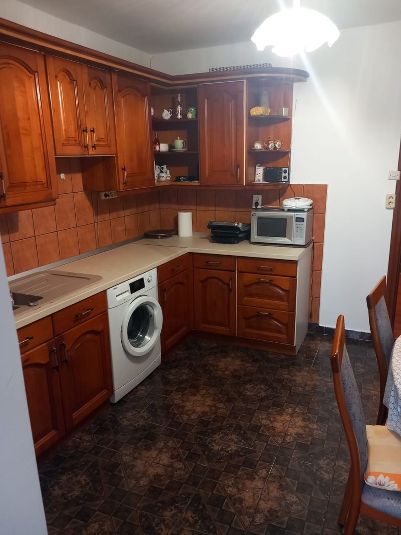 Girocului | 3 Camere | Decomandat | Boxa | Mobilat si Utilat | Centrala proprie - Poză 1