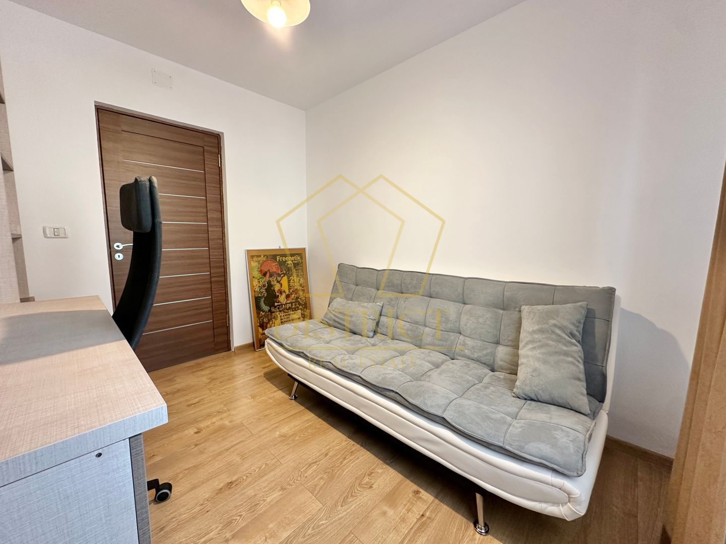 Duplex cu 4 camere si dressing mobilat in Giroc zona Planetelor la asfalt. - Poză 22