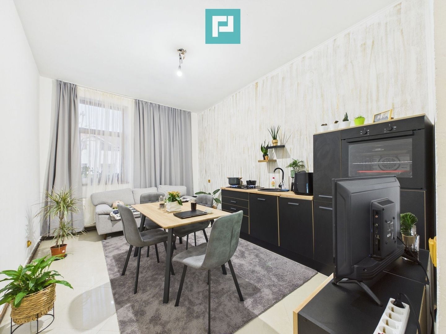 Casa cu 6 camere in Parneava - Poză 3