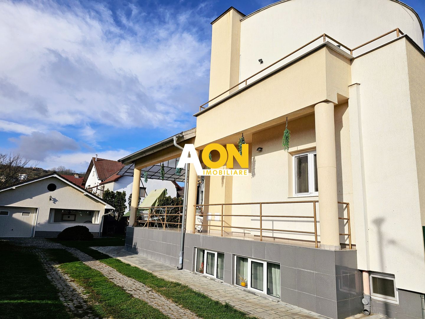 Casă de lux D+P+1, Cetate Alba Iulia, 616 mp, teren 937 mp, 2 garaje - Poză 2