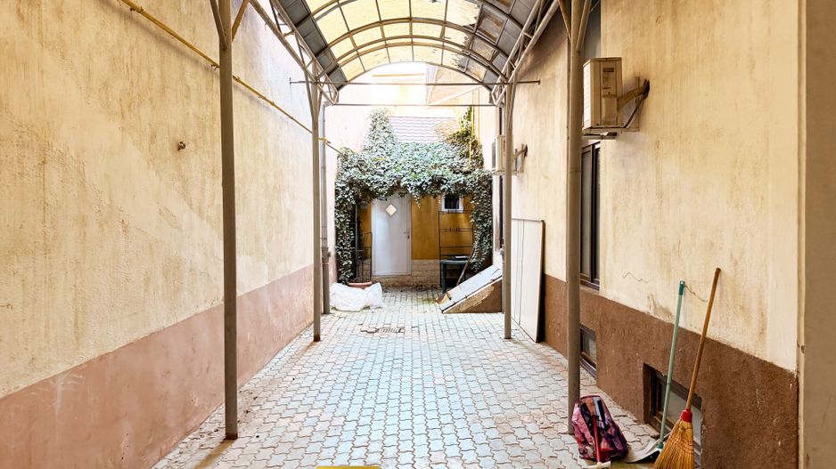 Vânzare apartament ultracentral - 4 boxe incluse + acoperiș nou - Poză 8