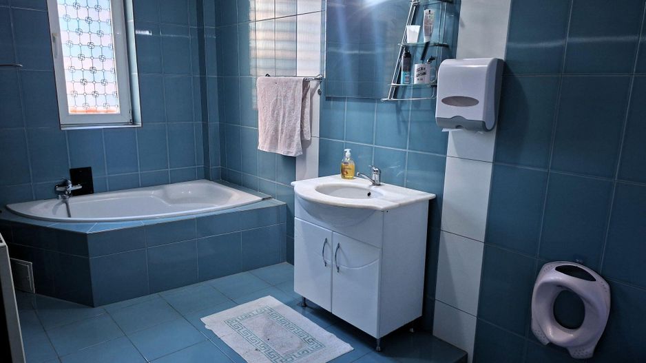 Vila cu 10 camere, destinatie rezidentiala / birouri - Poză 12