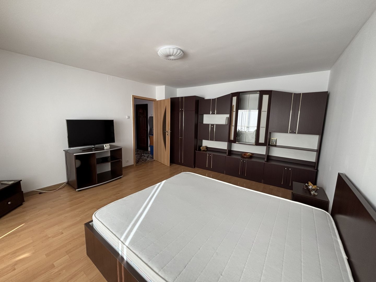 Apartament generos 2 camere - Poză 2