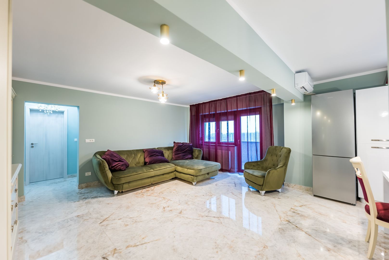 Apartament de închiriat cu 3 camere la Intim - Poză 3