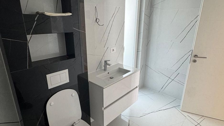 Duplex despărțit prin perete dublu/ Garaj - Poză 23