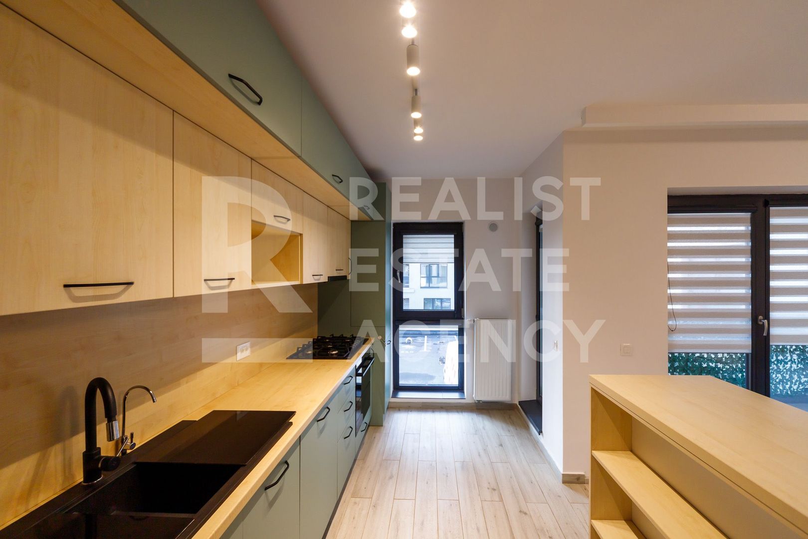 Vânzare, apartament cu 3 camere în zona Lujerului - Poză 9