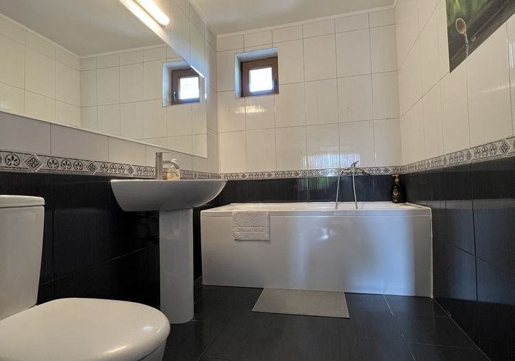 Inchriez apartament  40 mp,Bucuresti utilat ,renovat 15 min Pta Unirii - Poză 8