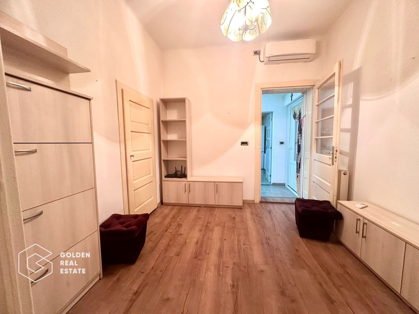 Casa centrala cu 3 camere, curte privata și gradina - Poză 10