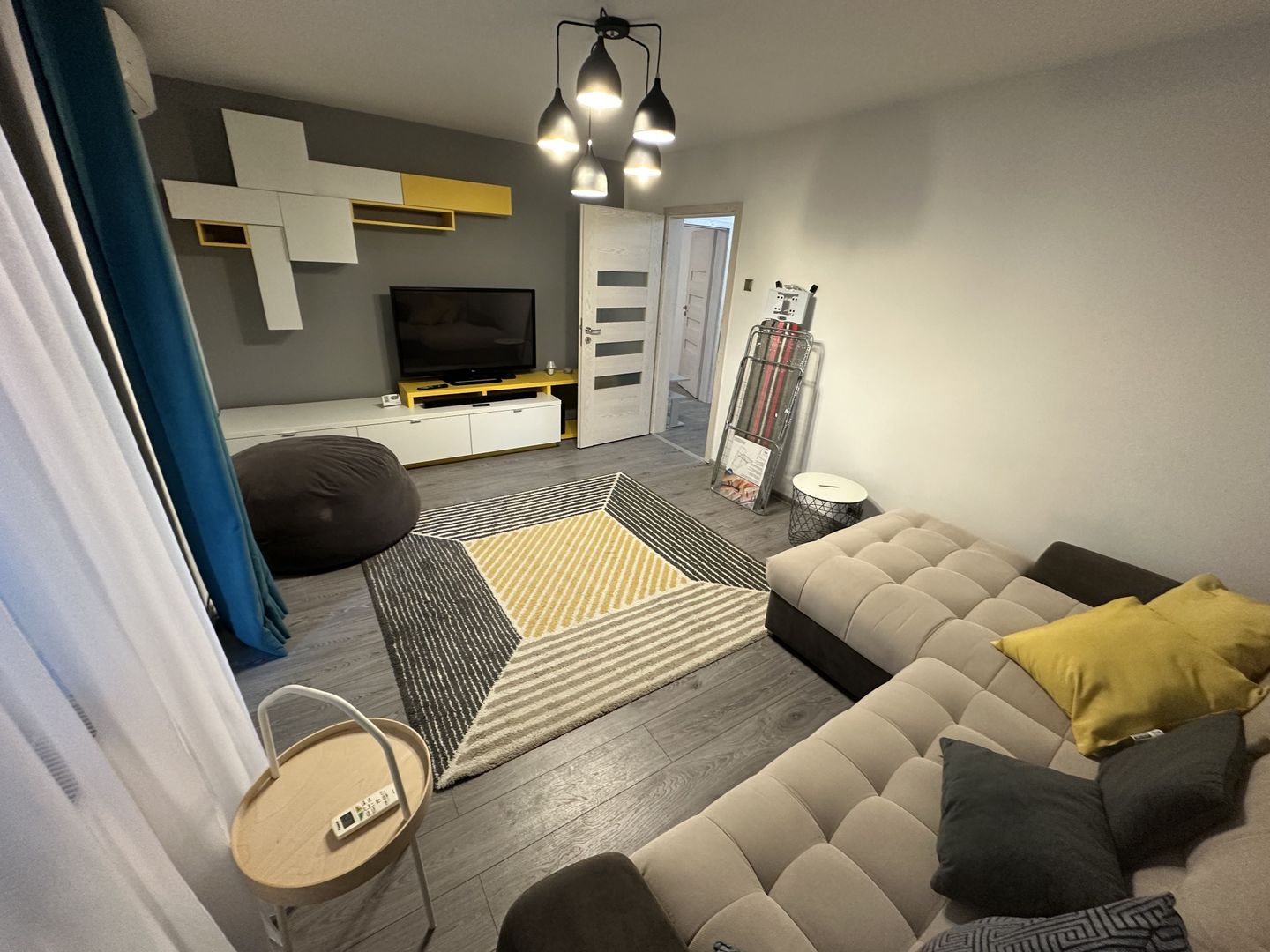 Apartament 3 camere  renovat in zona Lipovei - Poză 3