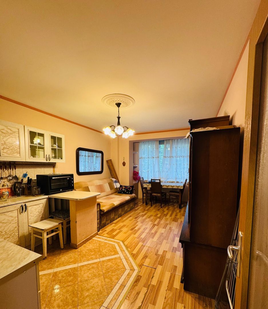 Apartament cu 3 camere pe str. Aluminei langa Liceul Ortodox - Poză 3