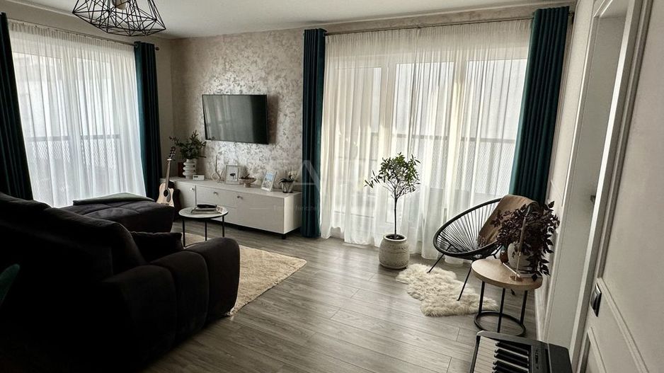 Apartament exclusivist cu panoramă superbă3 camere 2 balcoane. - Poză 2