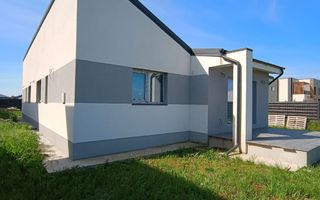 Case pe parter Tunari, zona linistita, curte MARE 350m - Poză 4
