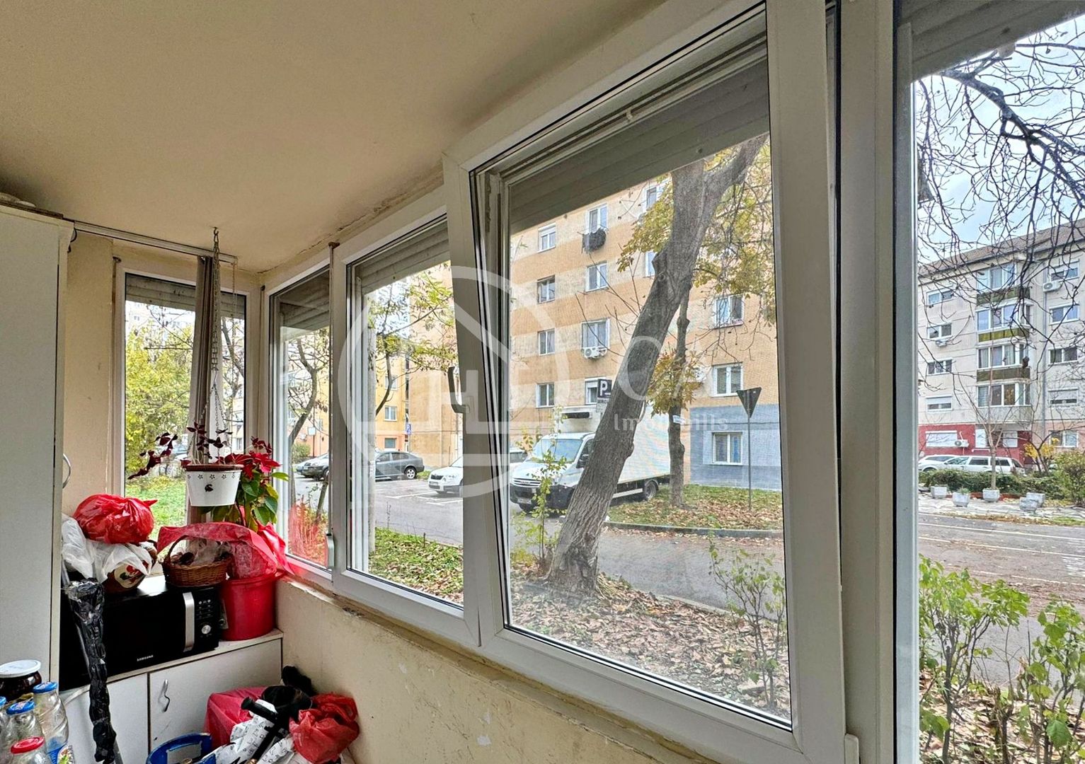 Apartament cu 3 camere de vanzare in zona Rogerius, Oradea - Poză 11