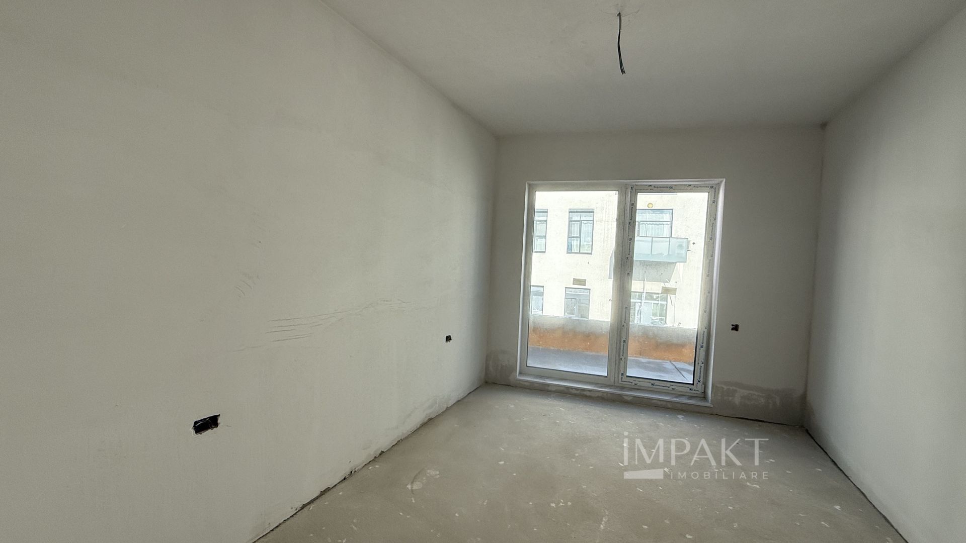 Apartament 4 camere etaj retras aproape de centrul orasului - Poză 3
