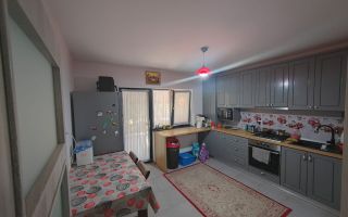 Vilă 4 camere, 2 băi, teren 488 mp, asfalt, canalizare – Bârnova - Poză 7