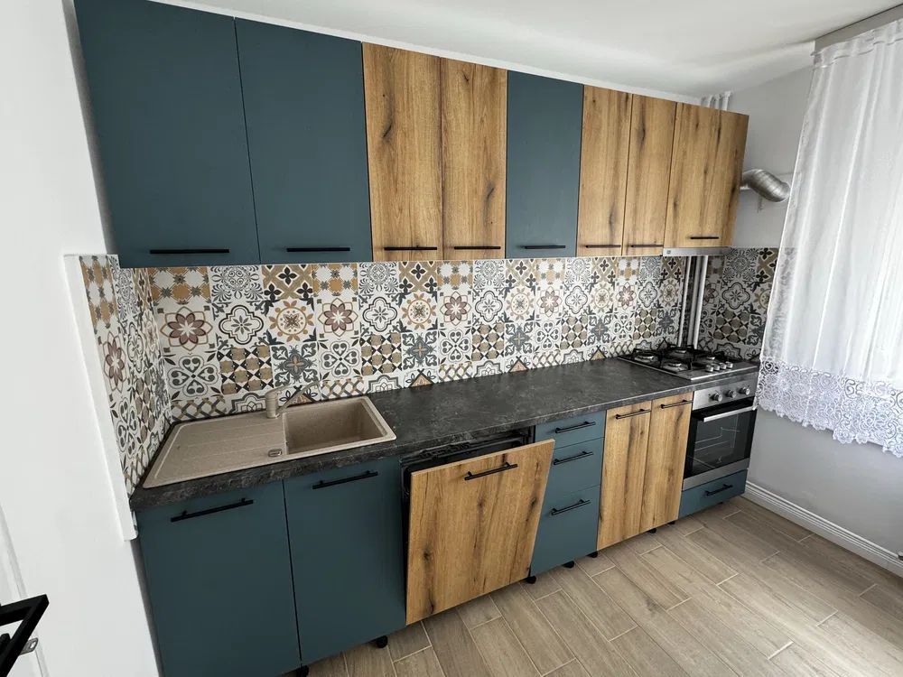 AP. 3 CAMERE- DRISTOR, PARCARE, MASINA DE SPALAT VASE, METROU 5 MINUTE - Poză 1