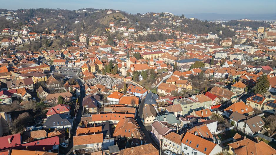 Casă modernă cu garaj și 4 dormitoare, aproape de Piața Sfatului - Poză 31