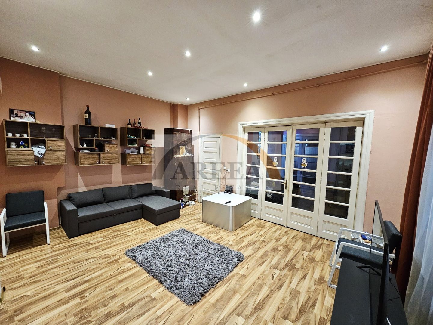 Proprietate in vila, etaj, partial renovat - Pasajul Unirii - 154 mp - Poză 2