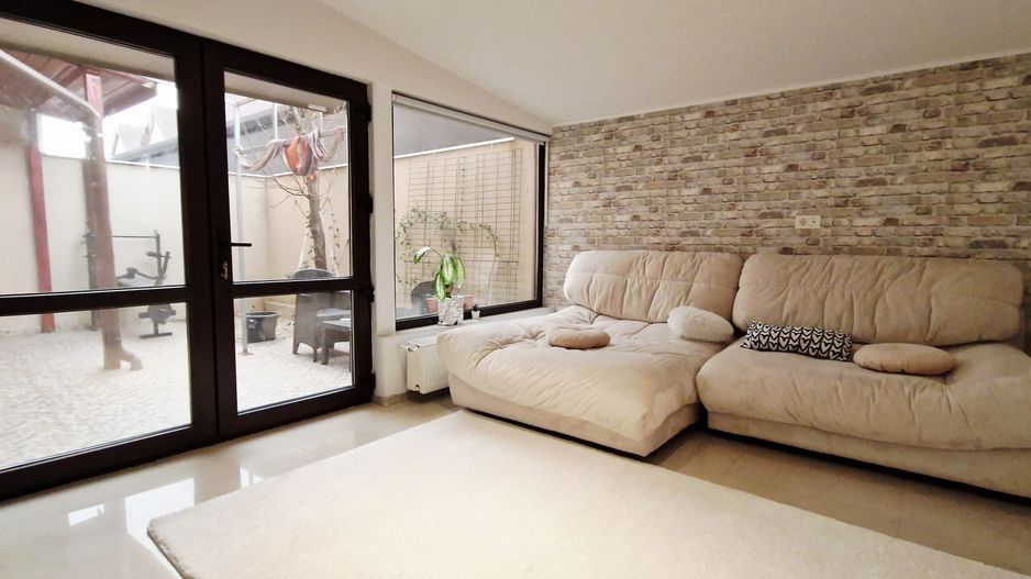 Apartament 3 camere | Curte proprie | 2 locuri parcare - Poză 1