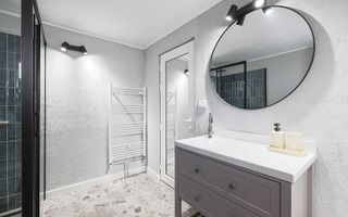 Apartament 95 mp pe Iuliu Maniu la casă, curte proprie inchisa - Poză 6