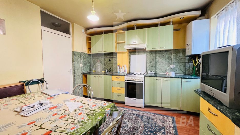 Apartament 3 camere de vanzare, zona Cetate, etaj 1, decomandat - Poză 2