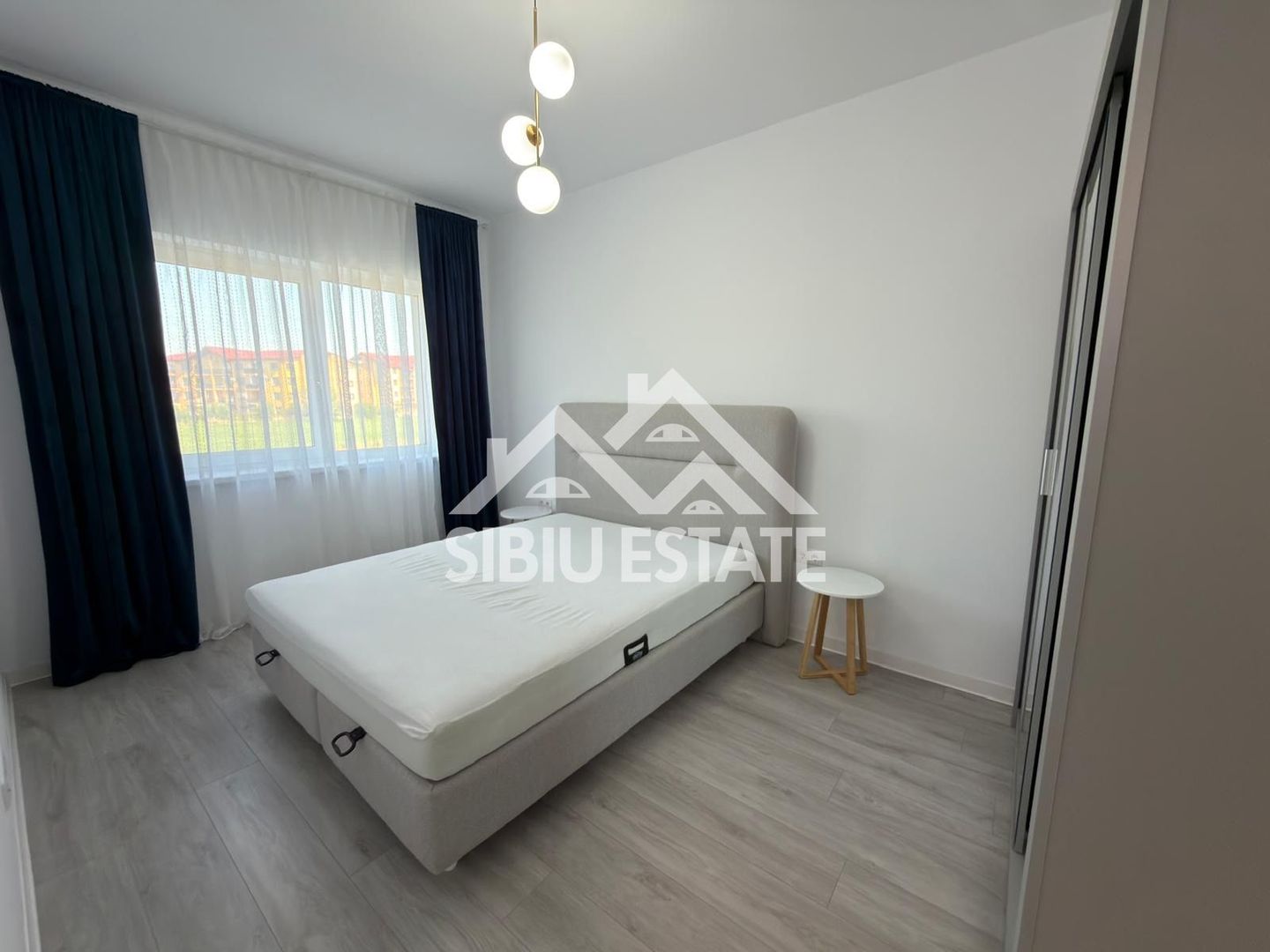 Apartament de închiriat , 2 camere decomandate, cu balcon si parcare - Poză 4