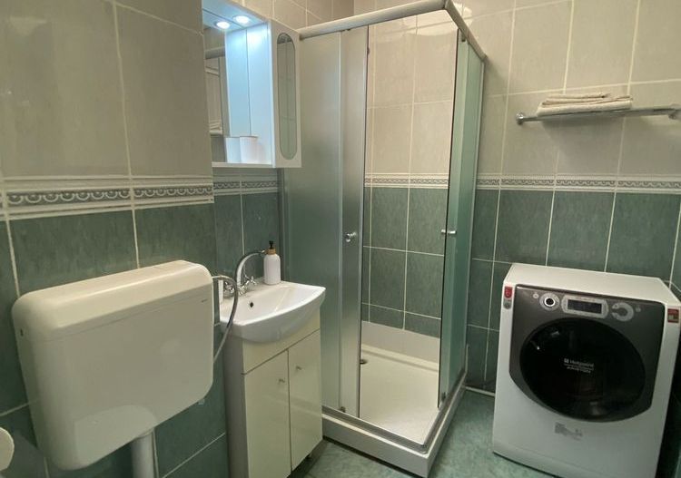 Garsoniera renovata, mobilata si utilata - Poză 3