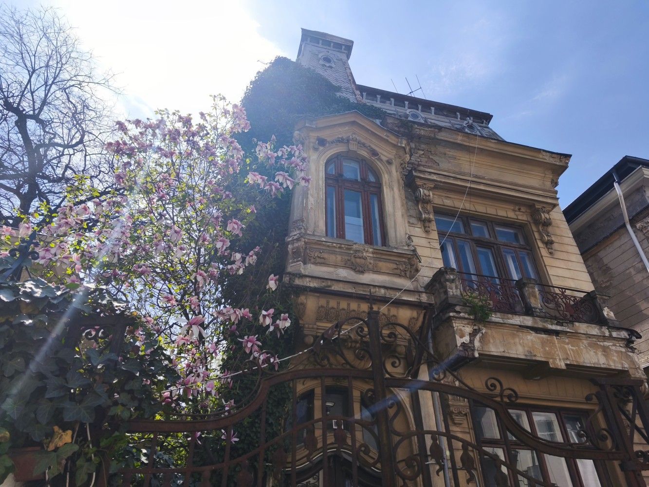 Casă cu farmec istoric în zonă protejată Rosetti, ideală pentru restaurare - Poză 1