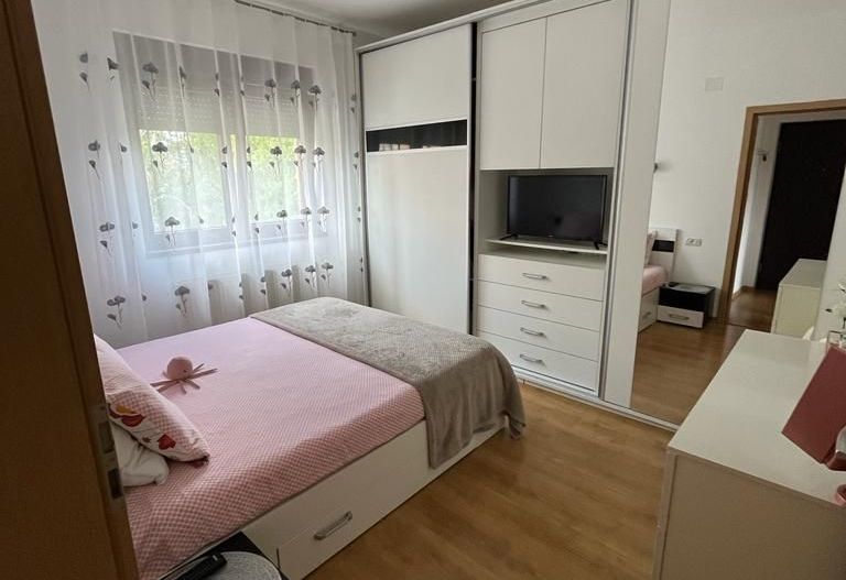 Apart bloc nou etaj 1, Complex -Judetean +loc parcare - Poză 4