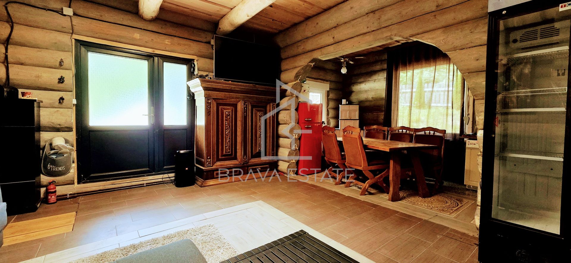Cabană din lemn rotund, 210mp, ciubăr, jacuzzi, foișor, localitatea Băișoara - Poză 4