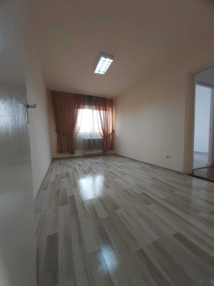 Apartament de vanzare, 2 camere, balcon inchis, 45 mp utili, Sebes - Poză 1