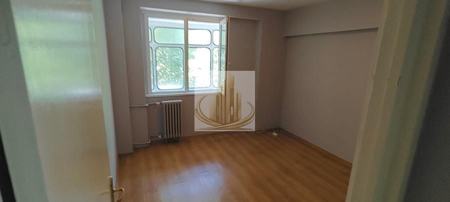 Vanzare apartament 3 camere decomandat Tineretului - Poză 2