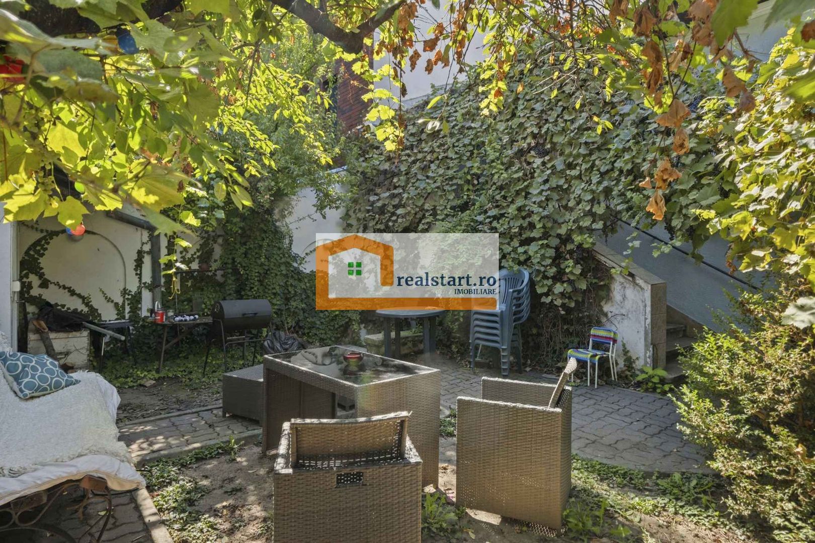 Langa Metrou, curte proprie 200mp, Garaj, 3 camere, centrala, pet friendly - Poză 17
